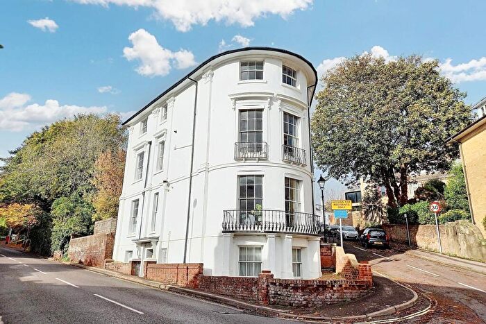 2 Bedroom Flat For Sale In Winchester, SO22