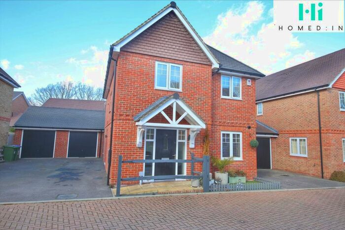4 Bedroom Detached House For Sale In Charters Gate Way, Wivelsfield Green, Haywards Heath, RH17