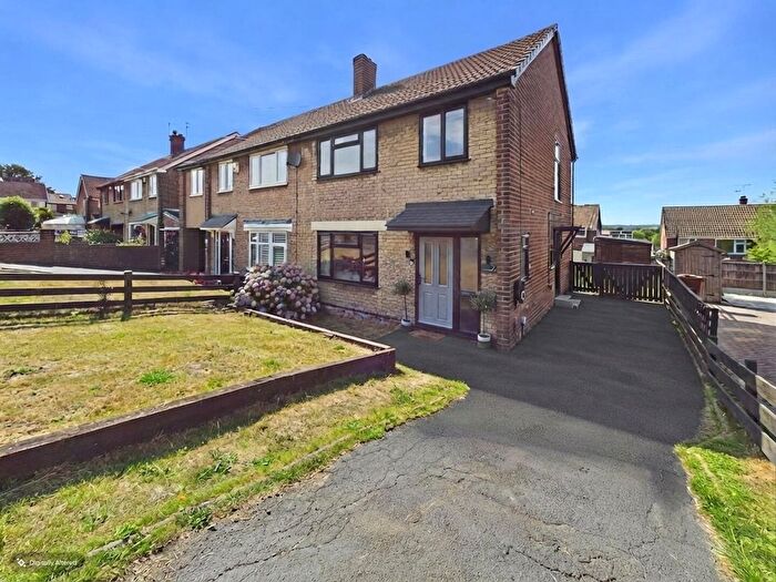 3 Bedroom Semi-Detached House For Sale In Fieldhead Close, Pontefract, WF8