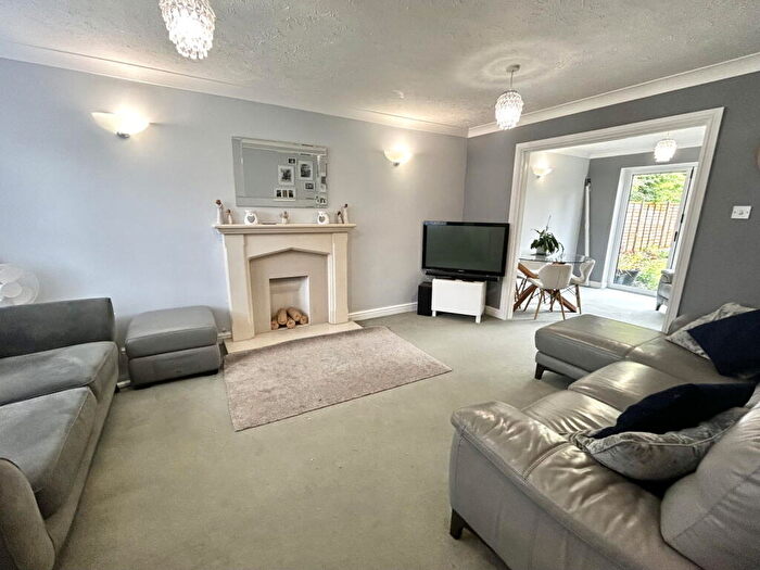 4 Bedroom Detached House For Sale In Chadstone Close, Monkspath, B90
