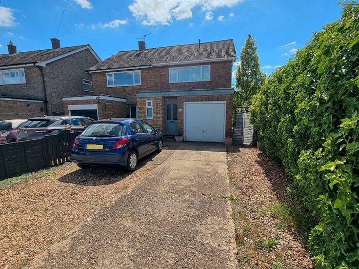 3 Bedroom Semi-Detached House For Sale In Newton Road, Rushden, Northamptonshire., NN10