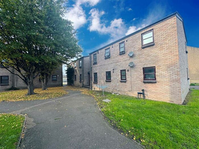 1 Bedroom Flat For Sale In Gloucester Court, Dock Road, Tilbury, RM18