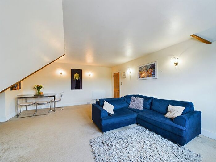 2 Bedroom Flat For Sale In Maidenhatch, Pangbourne, RG8