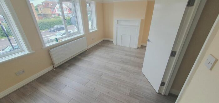 3 Bedroom Flat To Rent In Emperi Parade, London, N18