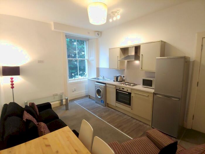 2 Bedroom Flat To Rent In Orwell Terrace, Dalry, Edinburgh, EH11
