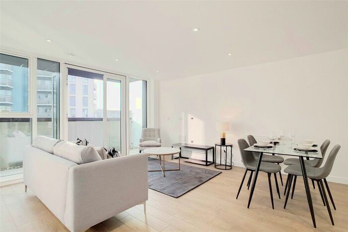 2 Bedroom Flat To Rent In Legacy Wharf, Stratford, E15