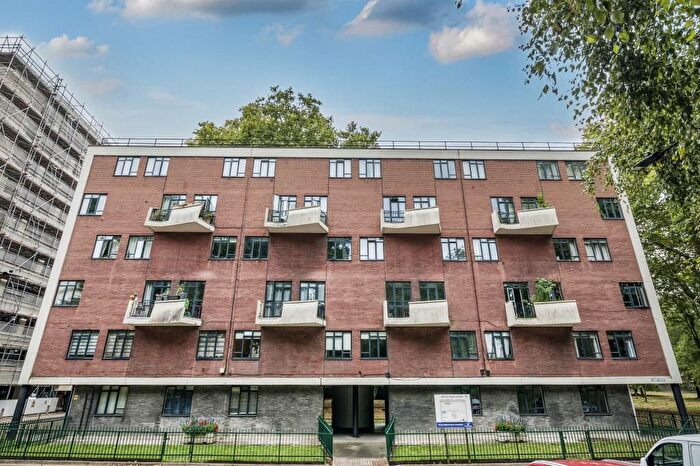 3 Bedroom Flat For Sale In Hallfield Estate, London, W2