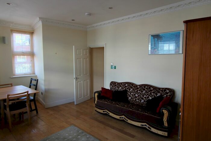 4 Bedroom Flat To Rent In Totterdown Street, Tooting, SW17