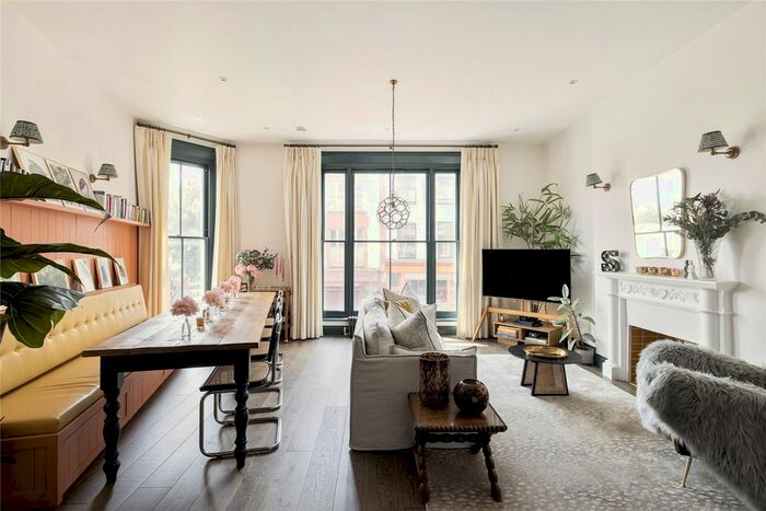 2 Bedroom Flat To Rent In Portobello Road, London, W10