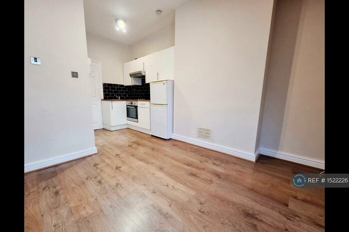 1 Bedroom Flat To Rent In Erleigh Road, Reading, RG1