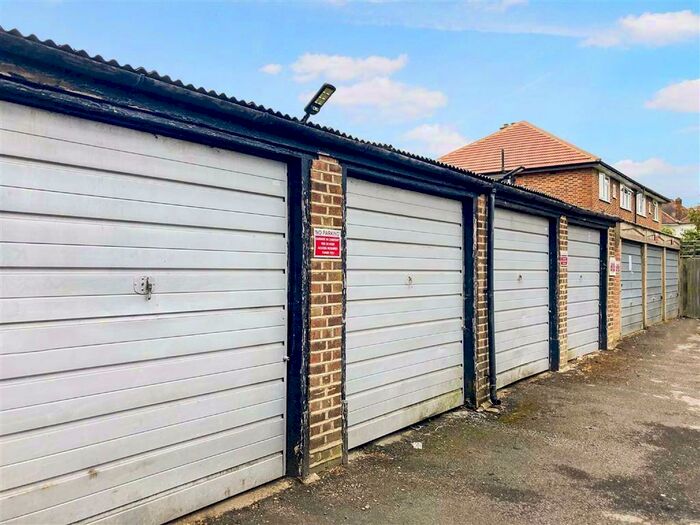 Garage / Parking To Rent In East Close, Barnet, EN4