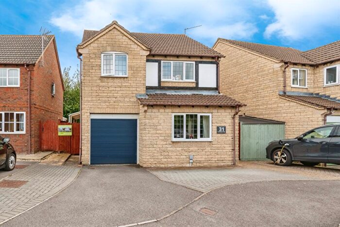 3 Bedroom Detached House For Sale In Huntingdon Way, Chippenham, SN14