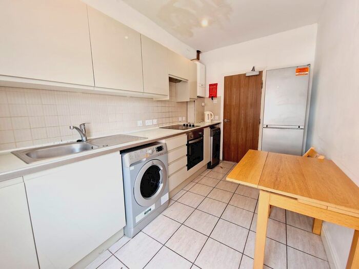 4 Bedroom Flat To Rent In Mayes Road, N22