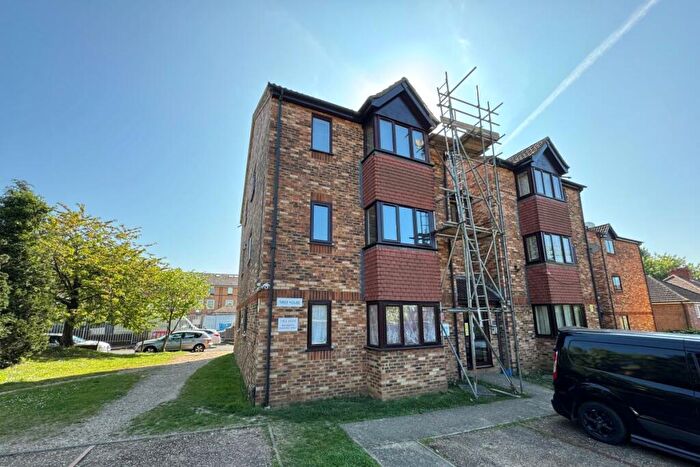 1 Bedroom Flat For Sale In Flat Tiree House, Franklin Avenue, Slough, Berkshire, SL2