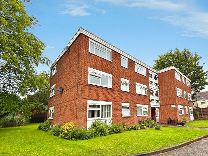 2 Bedroom Flat For Sale In Farr Drive, Tile Hill, Coventry, CV4
