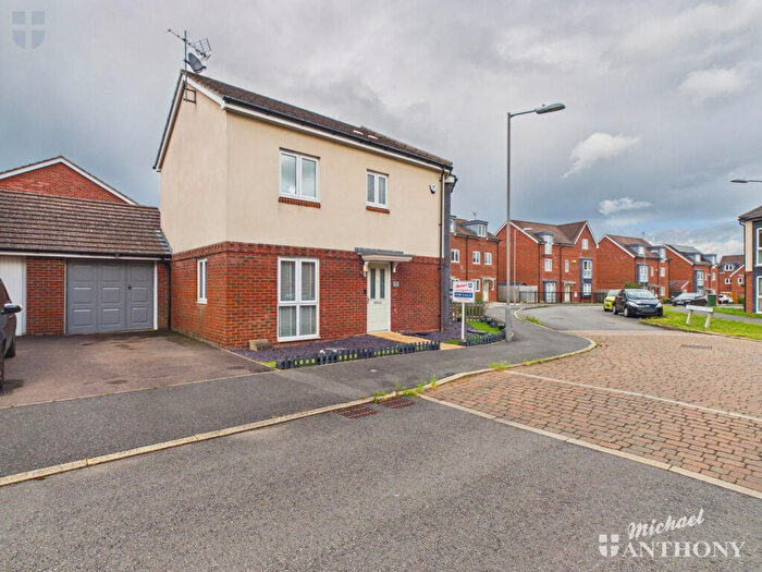 3 Bedroom Semi Detached House For Sale In Greensleeves Drive, Aylesbury, HP18