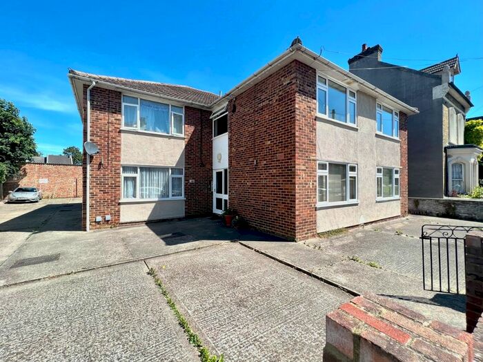 1 Bedroom Flat To Rent In Crescent House, Crescent Road, Ramsgate, Kent, CT11