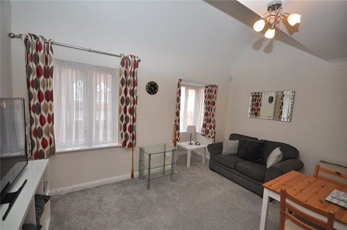 2 Bedroom Flat To Rent In Dorset Mews, Finchley, London, N3