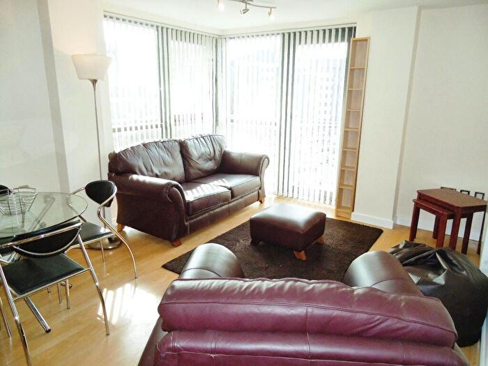 2 Bedroom Flat To Rent In City Walk, Leeds, West Yorkshire, LS11