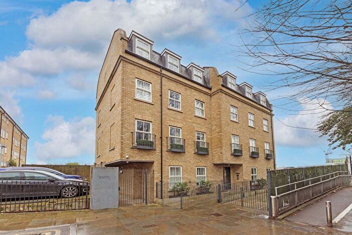 3 Bedroom Flat For Sale In Cadogan Close, Hackney Wick, London, E9