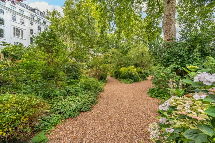 2 Bedroom Flat To Rent In Arundel Gardens, Notting Hill, London, W11