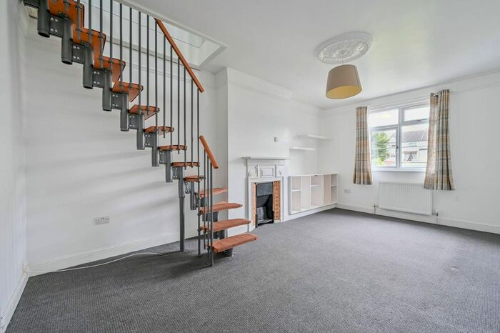 2 Bedroom Flat To Rent In B Beatrice Avenue, Norbury, London, SW16