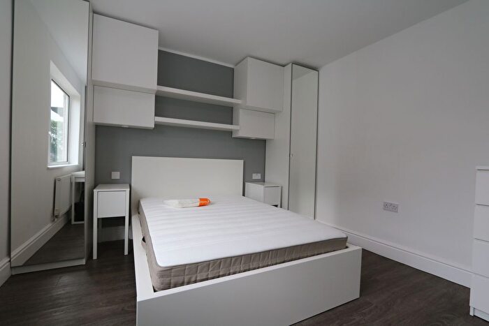 4 Bedroom Semi-Detached House To Rent In Clifford Bridge Road, Coventry, West Midlands, CV3