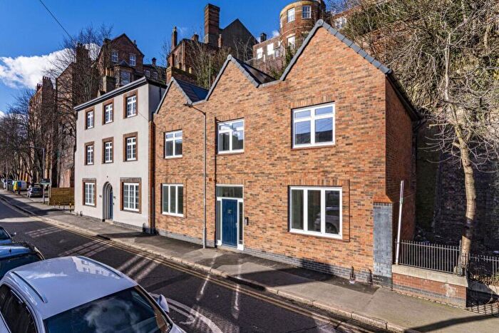 1 Bedroom Flat To Rent In Cliff Road, Nottingham, Nottinghamshire, NG1