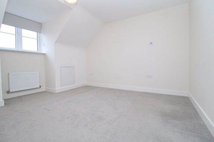 3 Bedroom Terraced House For Sale In Pintail Circle, Biddenham, MK40