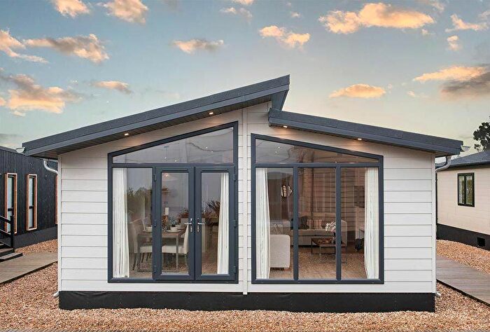 2 Bedroom Lodge For Sale In Chipping Norton, Oxfordshire, OX7