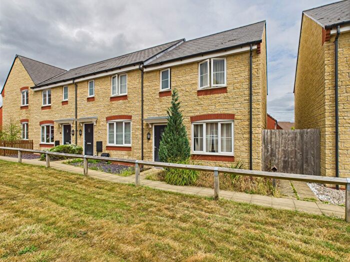 3 Bedroom Property For Sale In Lilliana Way, Bridgwater, TA5
