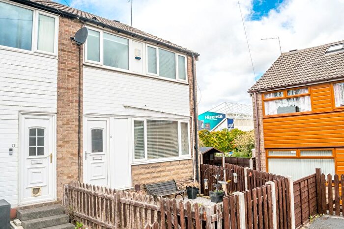 3 Bedroom End Of Terrace House For Sale In Wesley Croft, Leeds, LS11