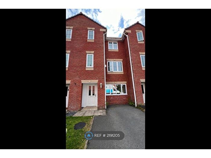 4 Bedroom Terraced House To Rent In Spring Place Gardens, Mirfield, WF14