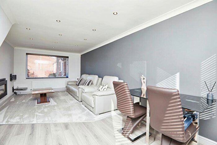 3 Bedroom Detached House For Sale In Nevis Close, Stenson Fields, Derby, DE24