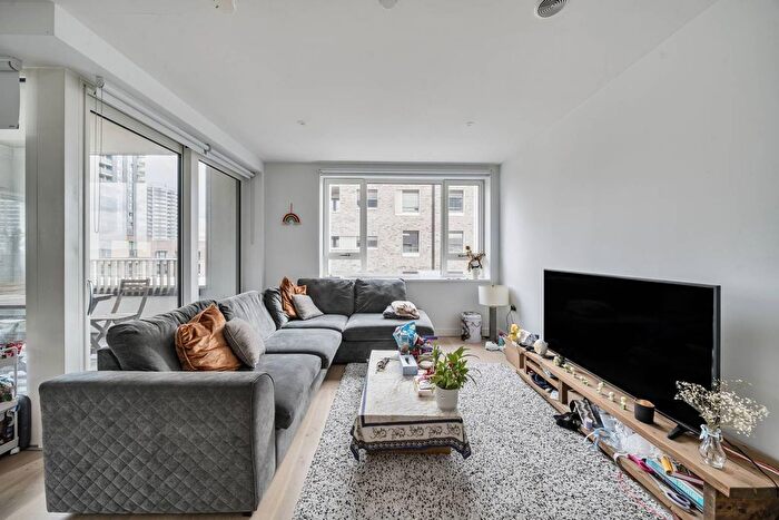 2 Bedroom Flat For Sale In Walworth Road, Elephant And Castle, London, SE17