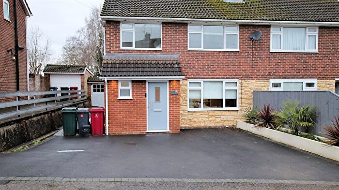 3 Bedroom Semi Detached House To Rent In Elmstone Drive, Tilehurst, Reading, RG31