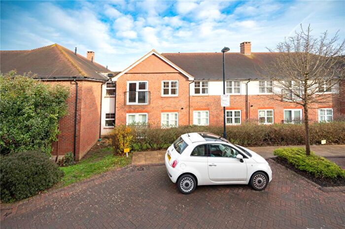 2 Bedroom Flat For Sale In Wordsworth Close, Kings Park, St. Albans, Hertfordshire, AL3