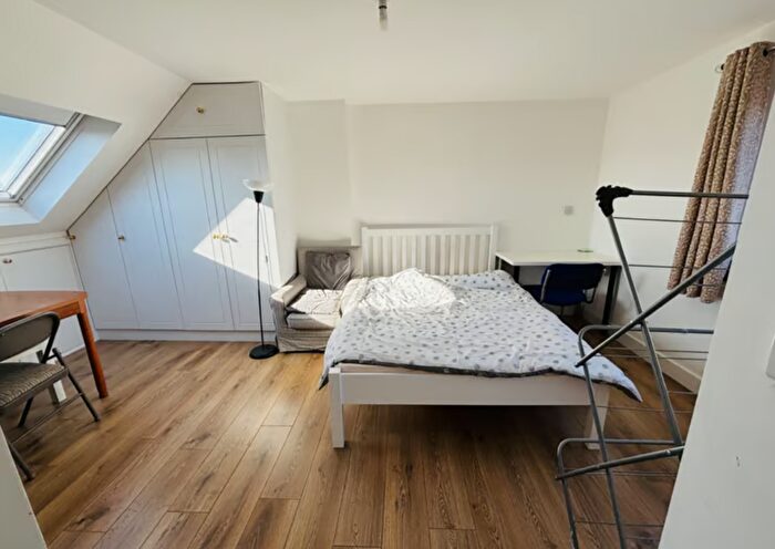 Studio To Rent In Carlyon Road, Wembley, HA0