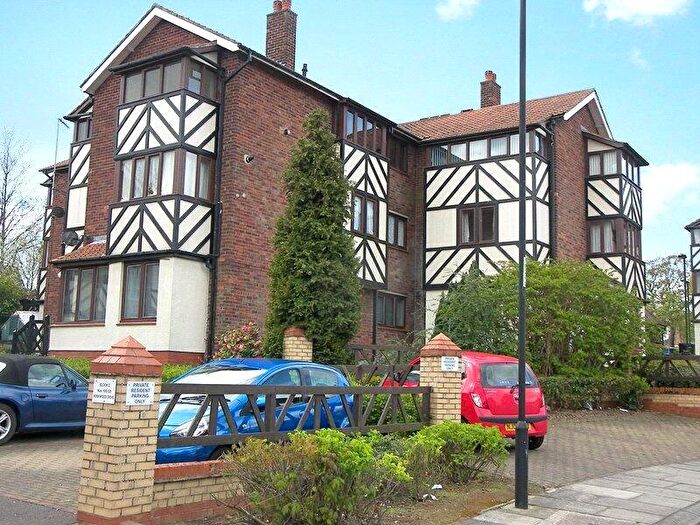 2 Bedroom Flat For Sale In Kirkwood Drive, Newcastle Upon Tyne, Tyne And Wear, NE3