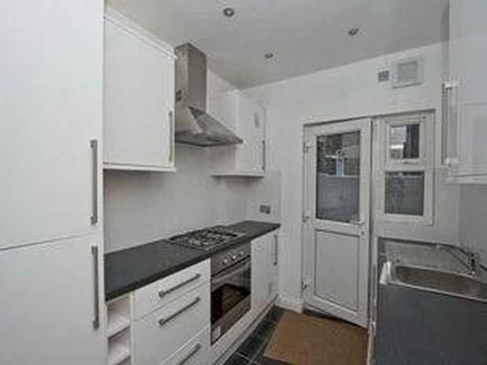 2 Bedroom Flat To Rent In Dames Road, Forest Gate, E7