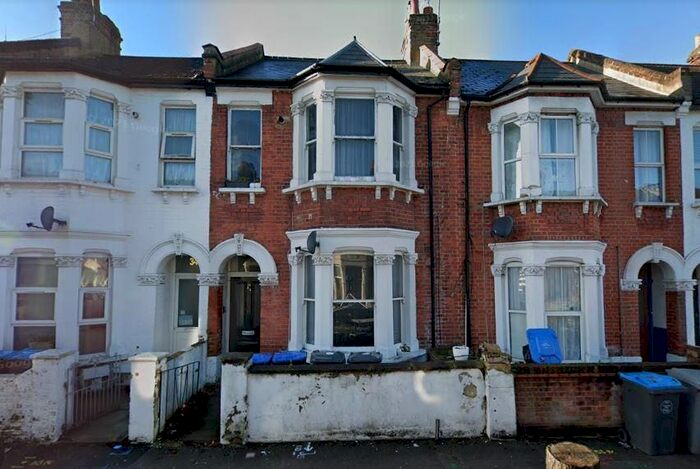 2 Bedroom Flat To Rent In Lechmere Road, London, NW2