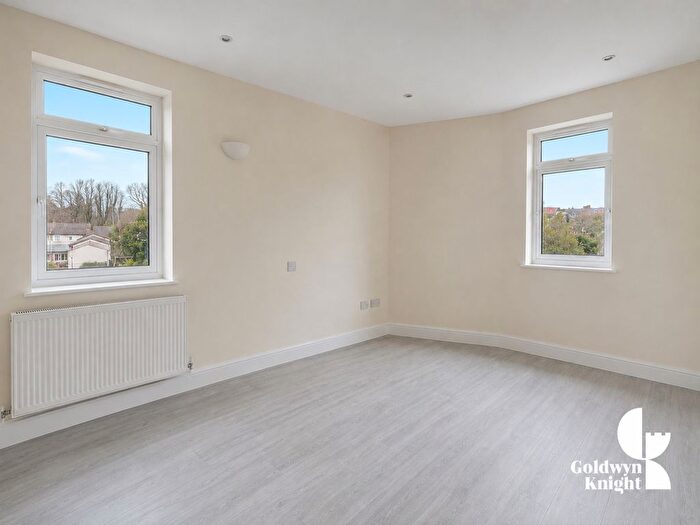 2 Bedroom Flat To Rent In Elmdene Road, London, SE18
