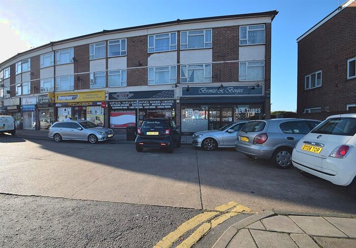 2 Bedroom Flat To Rent In Pettits Lane North, Romford, RM1