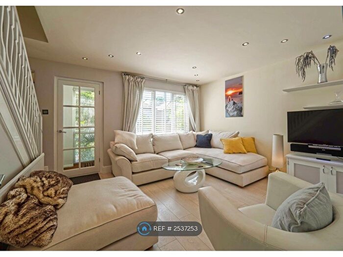 2 Bedroom Terraced House To Rent In Ashmount Terrace, London, W5