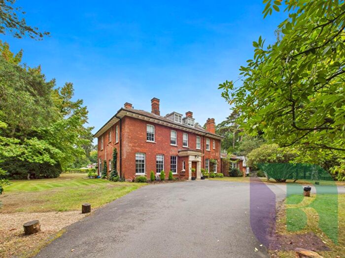 2 Bedroom Apartment To Rent In Daneswood, Aspley Heath, MK17