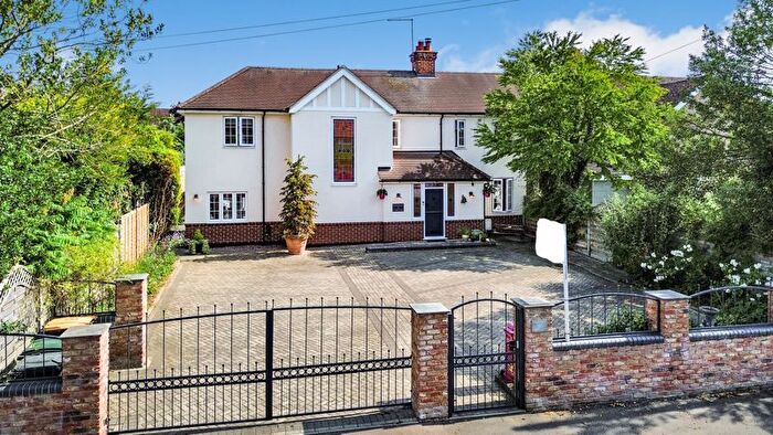 4 Bedroom Semi-Detached House For Sale In Chapel Lane, Willington, MK44