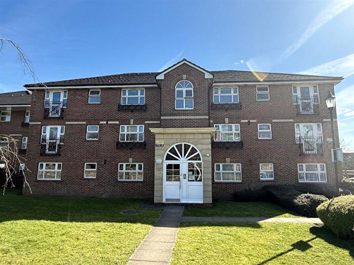 1 Bedroom Apartment To Rent In Bunns Lane, Mill Hill, NW7