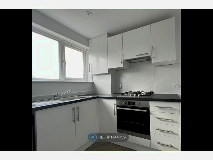 2 Bedroom Maisonette To Rent In Meadowview Road, London, SE6