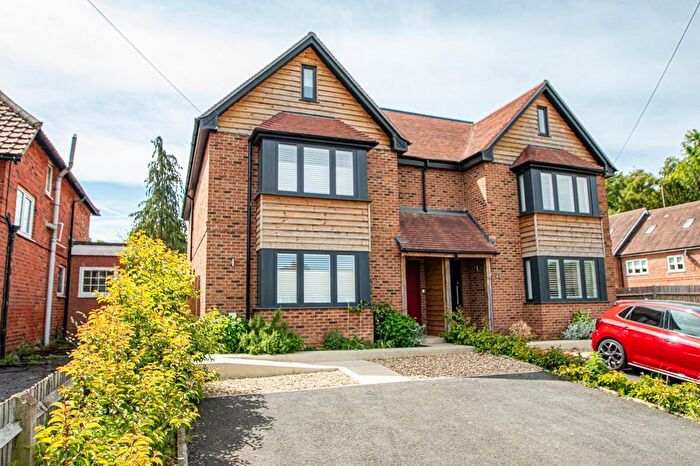 5 Bedroom Semi-Detached House For Sale In Elvendon Road, Goring, Reading, Oxfordshire, RG8