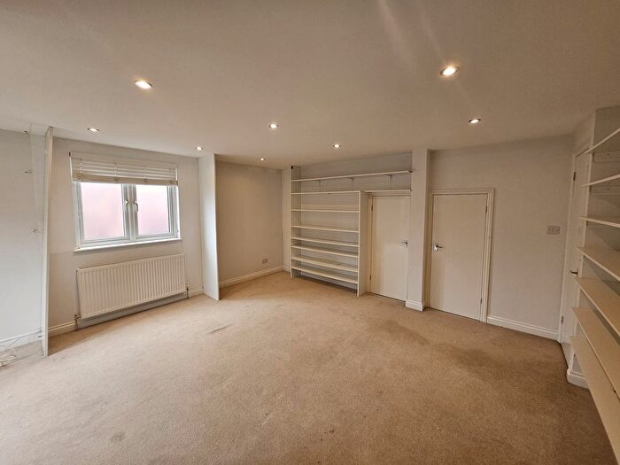 5 Bedroom Detached House For Sale In Holly Park, London, N3